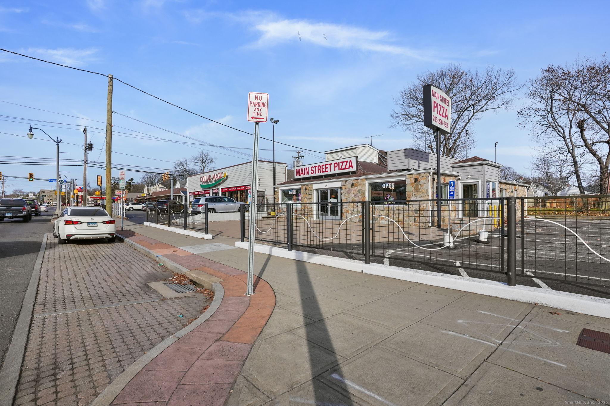 Image 4Front of Structure: Pickup/drop off in front of building