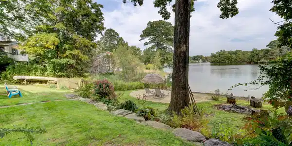 101 Lakeview Drive