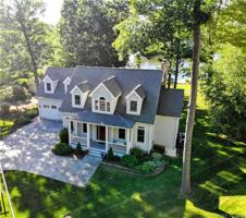 8 Woodpond Road