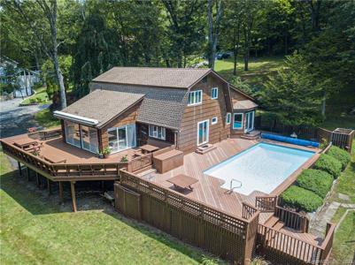 7 Deer Hill Road