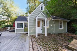 107 Edgelake Drive