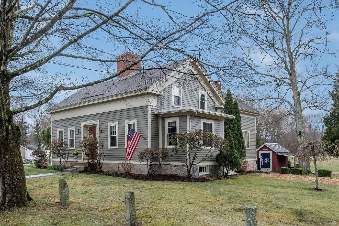 Image 2: located in the heart of Old Lyme, convenient to beaches, shopping, restaurants, I 95, and the train station