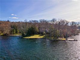 20 Oak Point Club