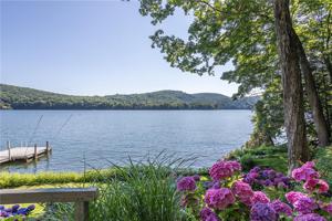 10 Lake Shore Woods Road