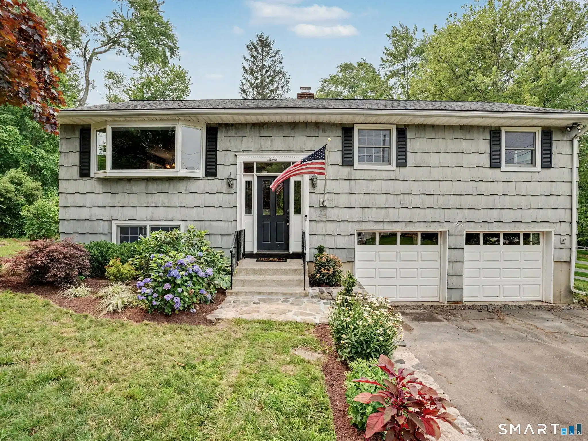 Image 1Front of House