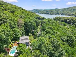 12 Springside Lane