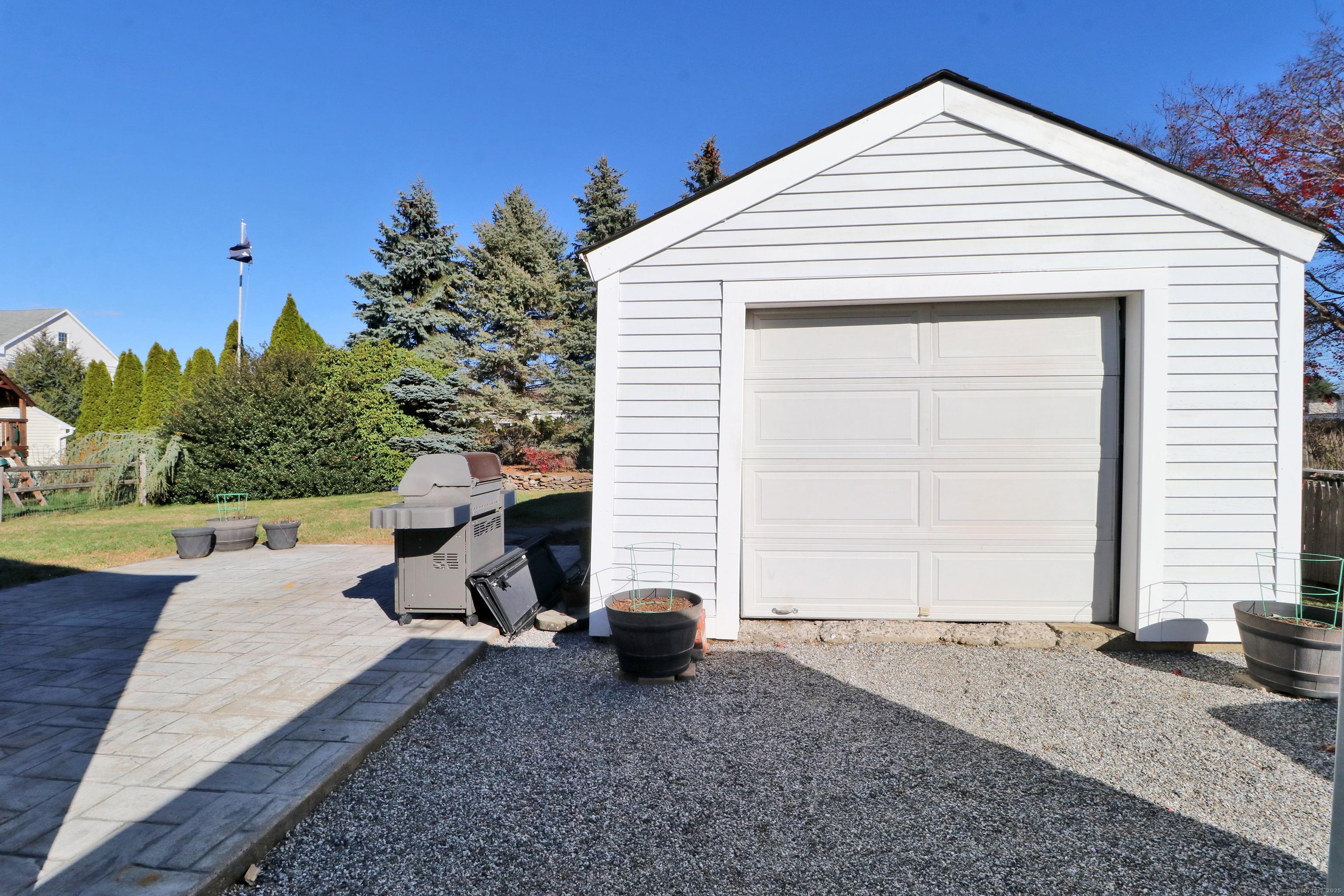 Image 3: 1 car garage with shipping POD virtually removed.