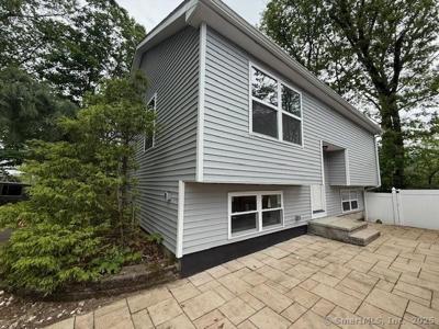499 Woodlawn Avenue Extension