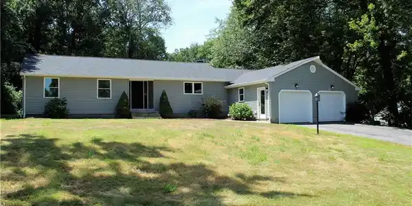 3 Lakewoods Lane