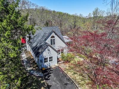 5 Laurel Hill Road North