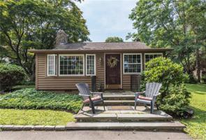 8 Crest Avenue