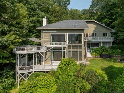 62 Tepi Drive