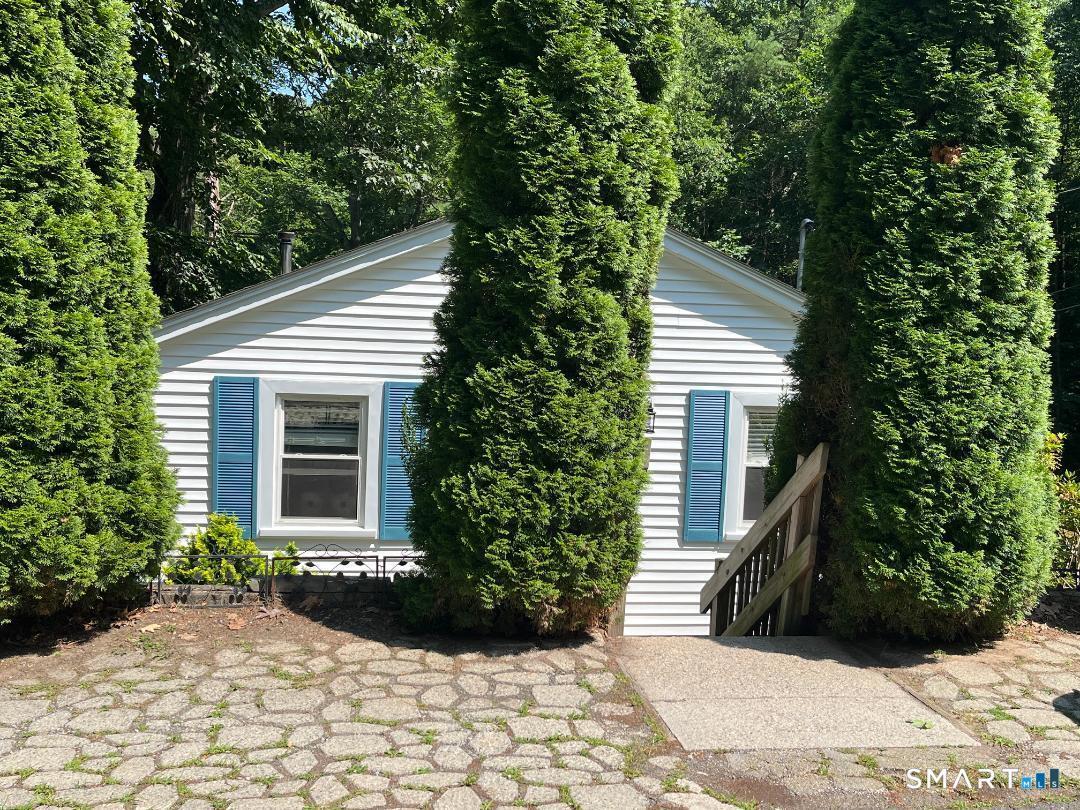 Image 1Front of House