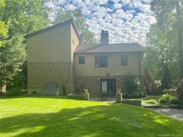 11 Ledgewood Drive