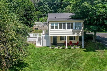 2 Lavelle Avenue