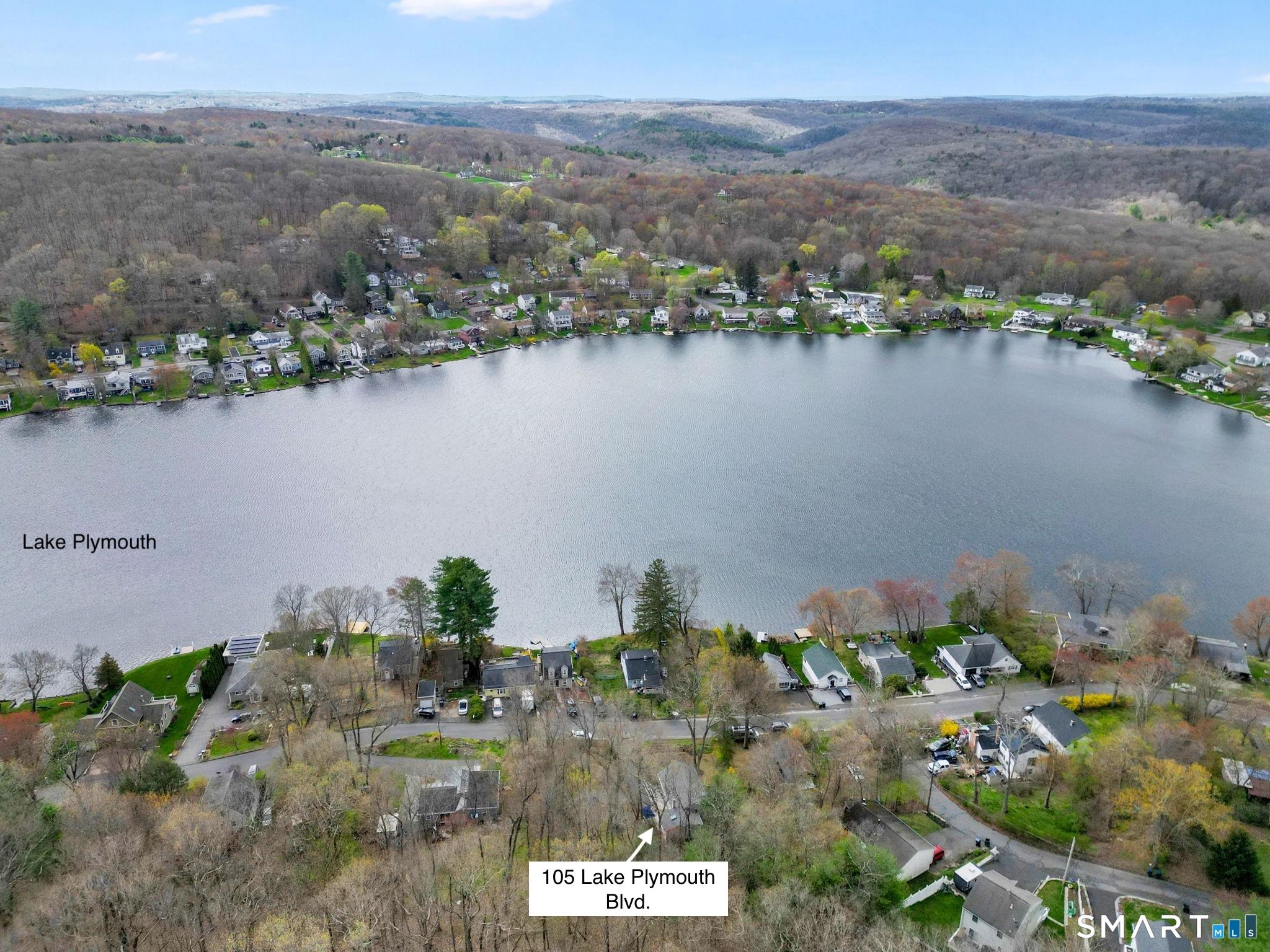 Image 1: Welcome to life at the lake!
