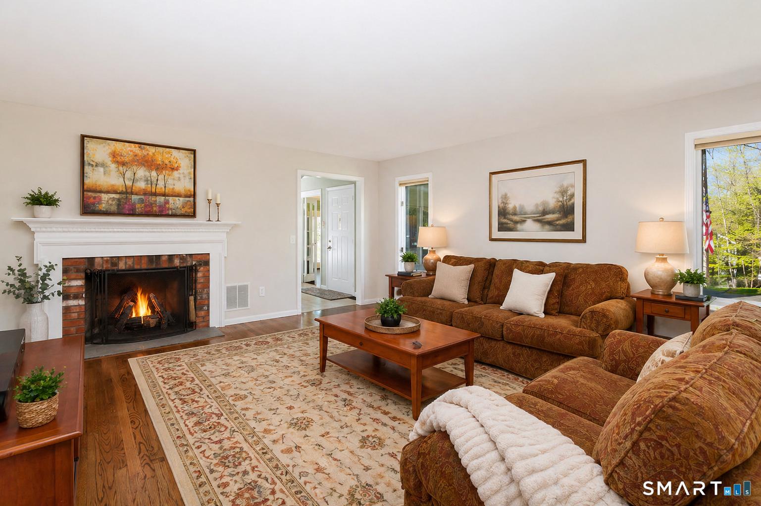 Image 4Living Room