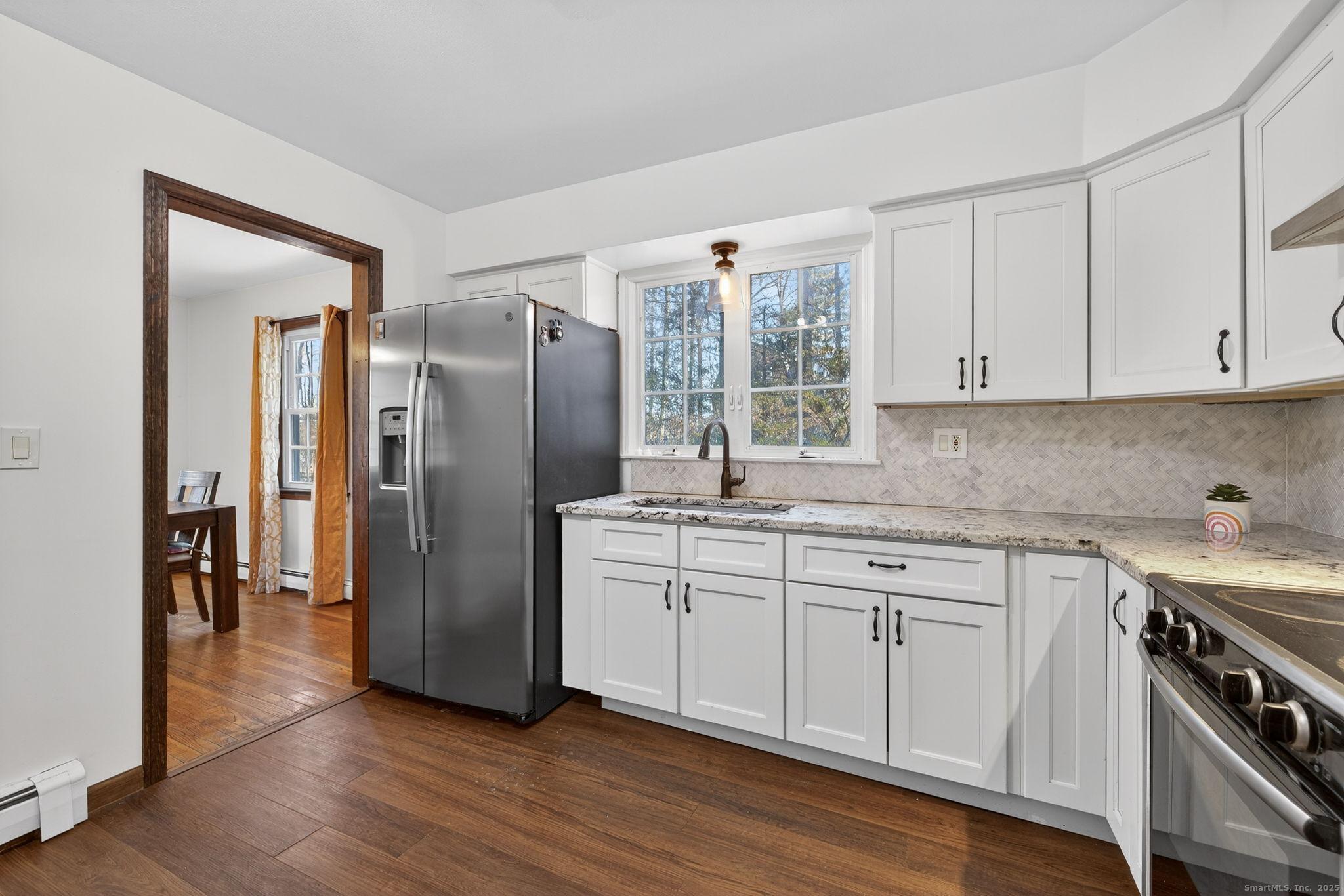 Image 4: Updated appliances