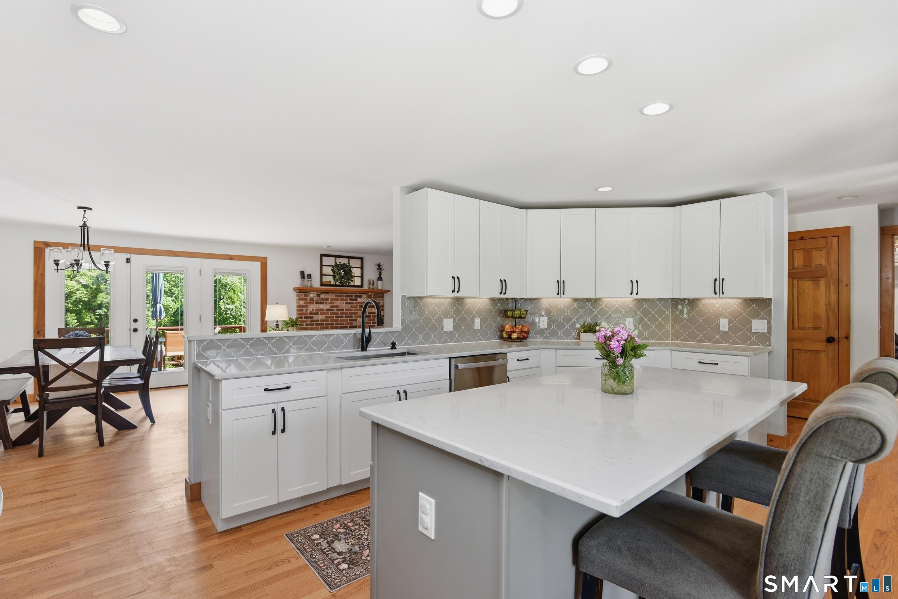Image 4Kitchen: All new kitchen 2022. Quartz countertops.