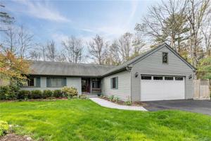 24 Brynmoor Court