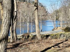 37 Lake Lillinonah North Road