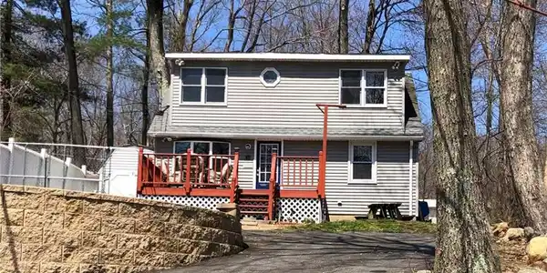 20 Lakeview Drive