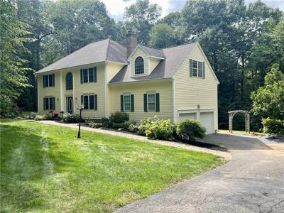 35 Narragansett Trail