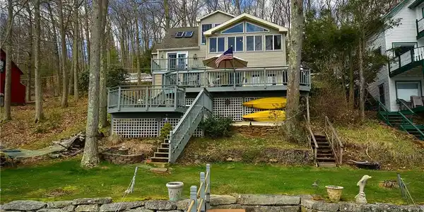 69 Lake Shore Boulevard
