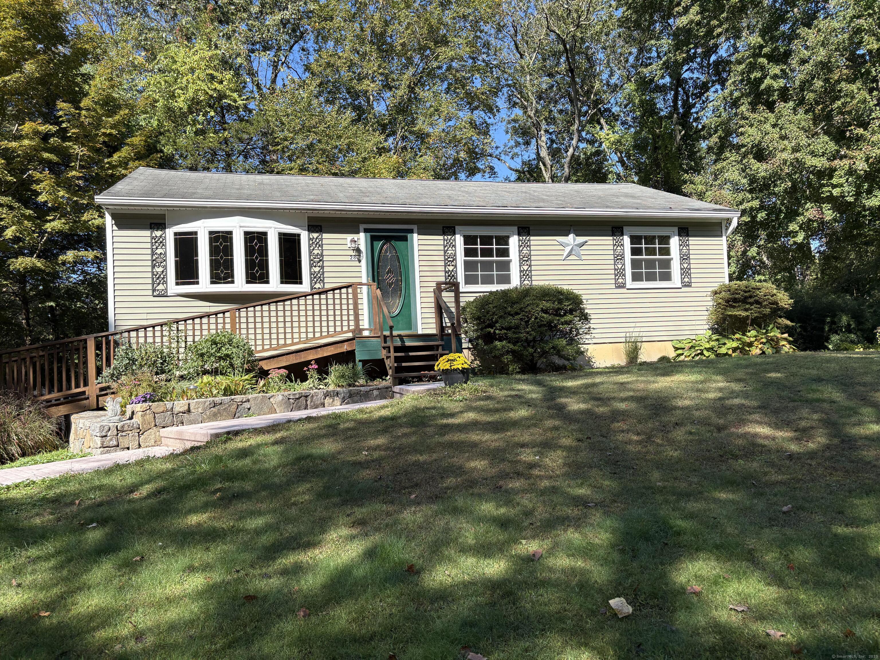 Image 1Front of House: Welcome to 28 Lakeview Terrace!