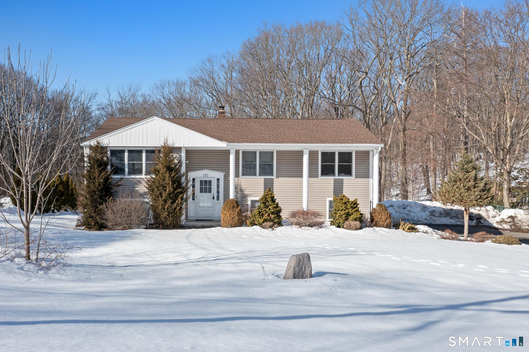 Image 1Front of House