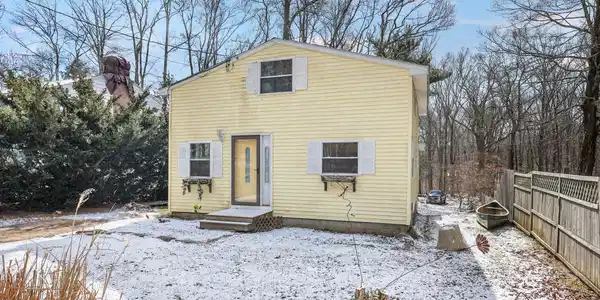 27 Circle Drive