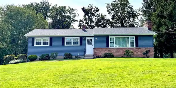 8 Charcoal Ridge Drive South