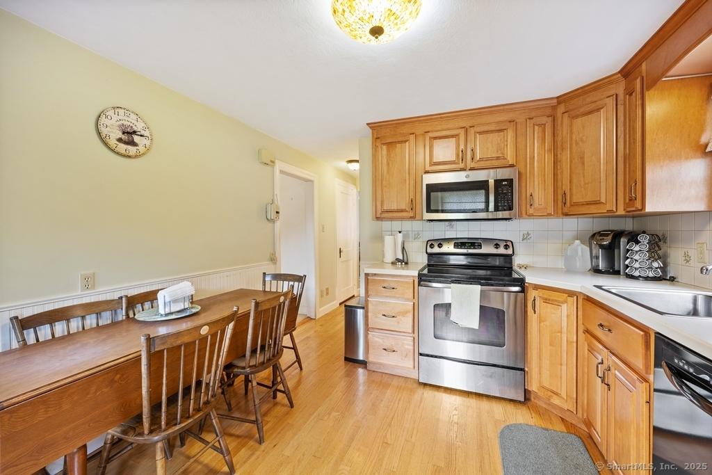 Image 3: Kitchen