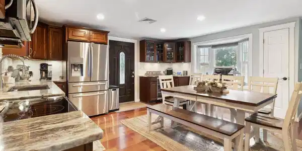 4 Walnut Trail