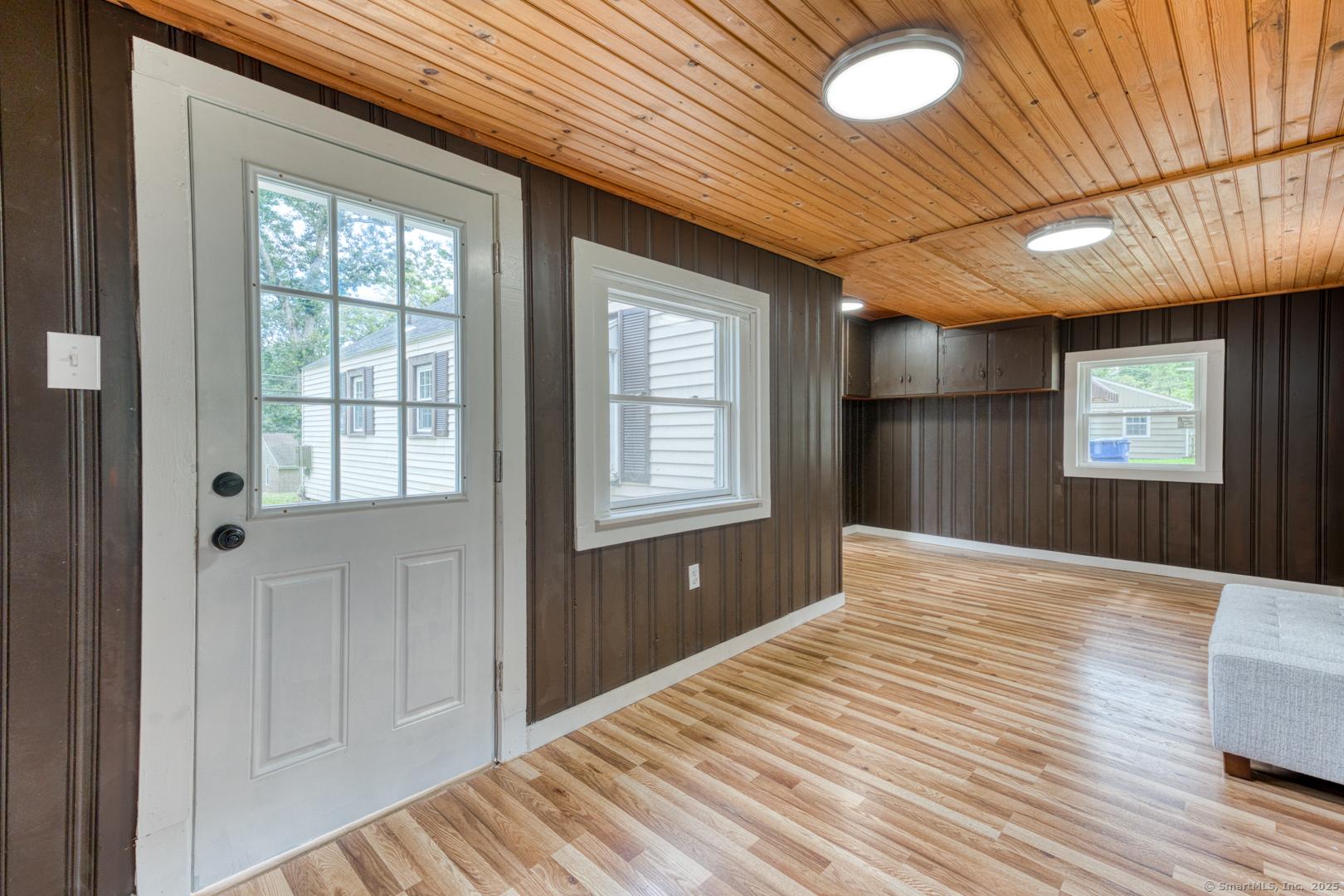 Image 3: mudroom