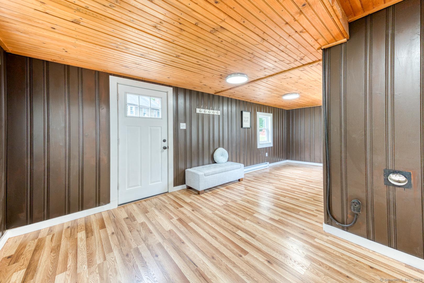 Image 4: mudroom