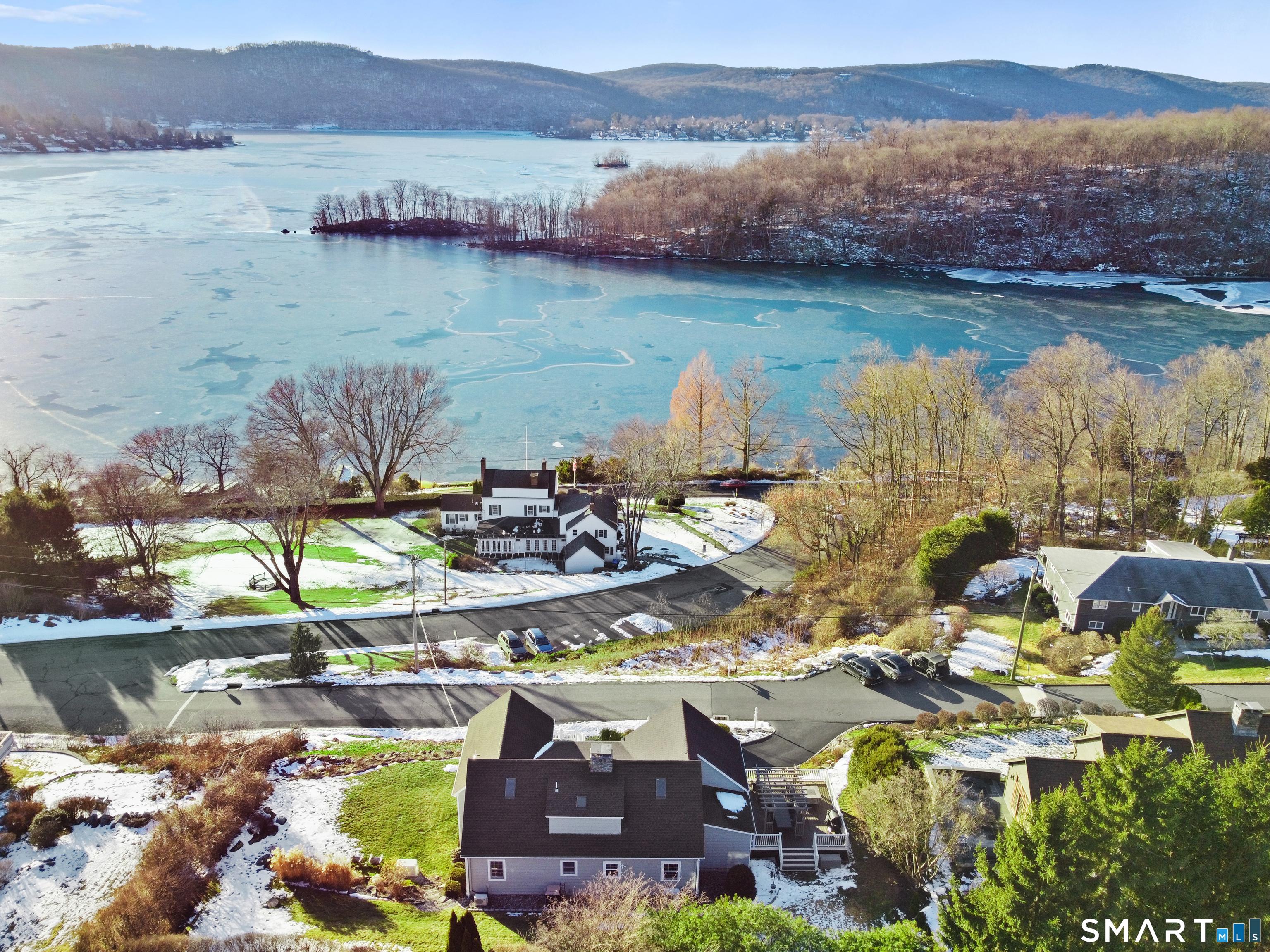 Image 2: Stunning western views all year long