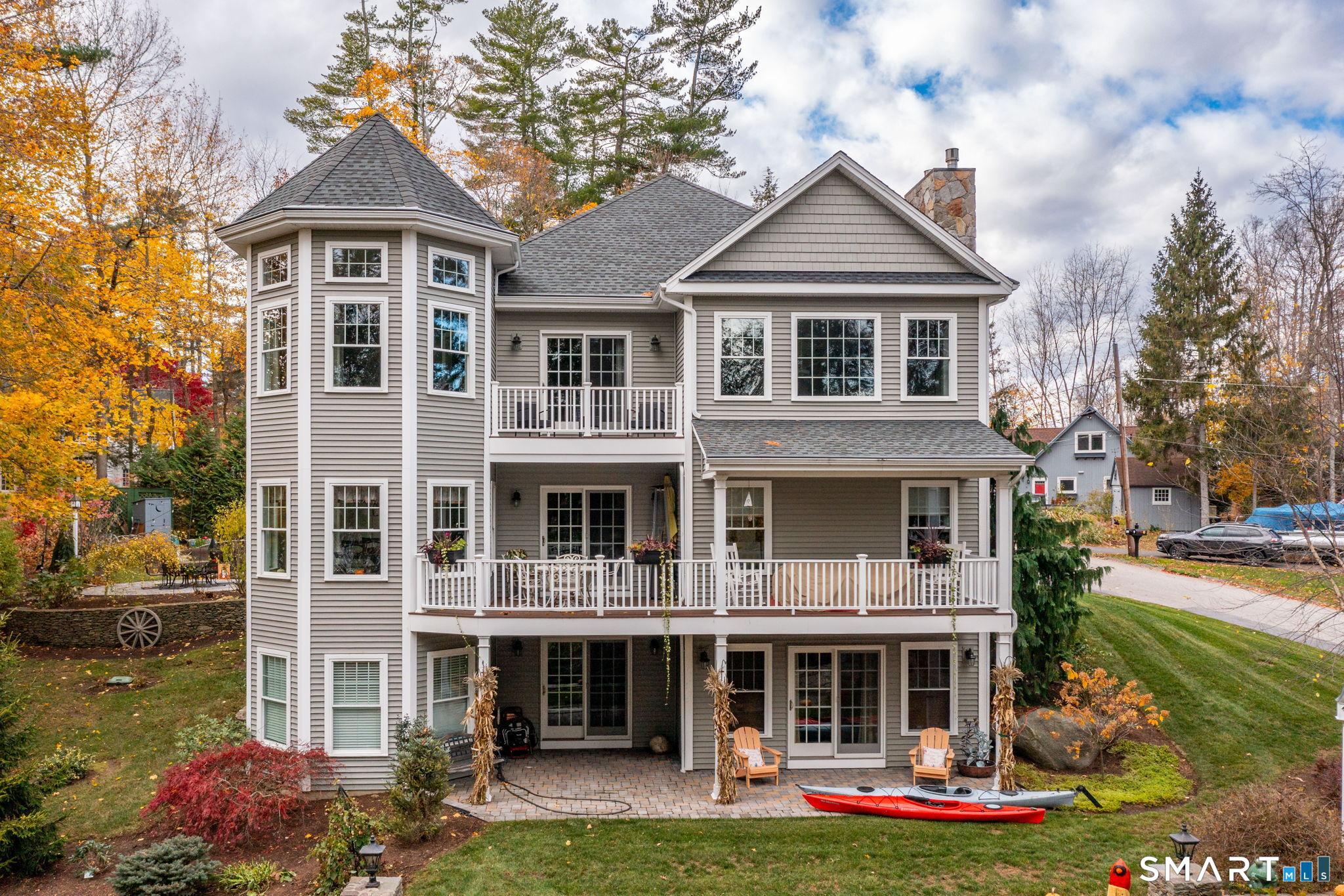 Image 4Side of Structure: VIEW AND BALCONIES