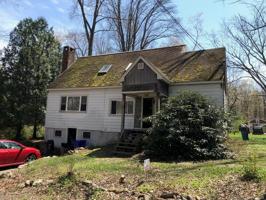 77 Mohegan Trail