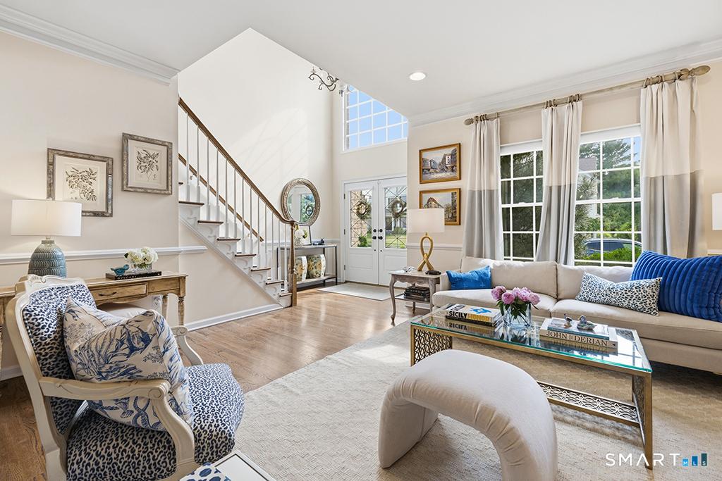 Image 4: The livingroom is open and flows seamlessly into the dining room