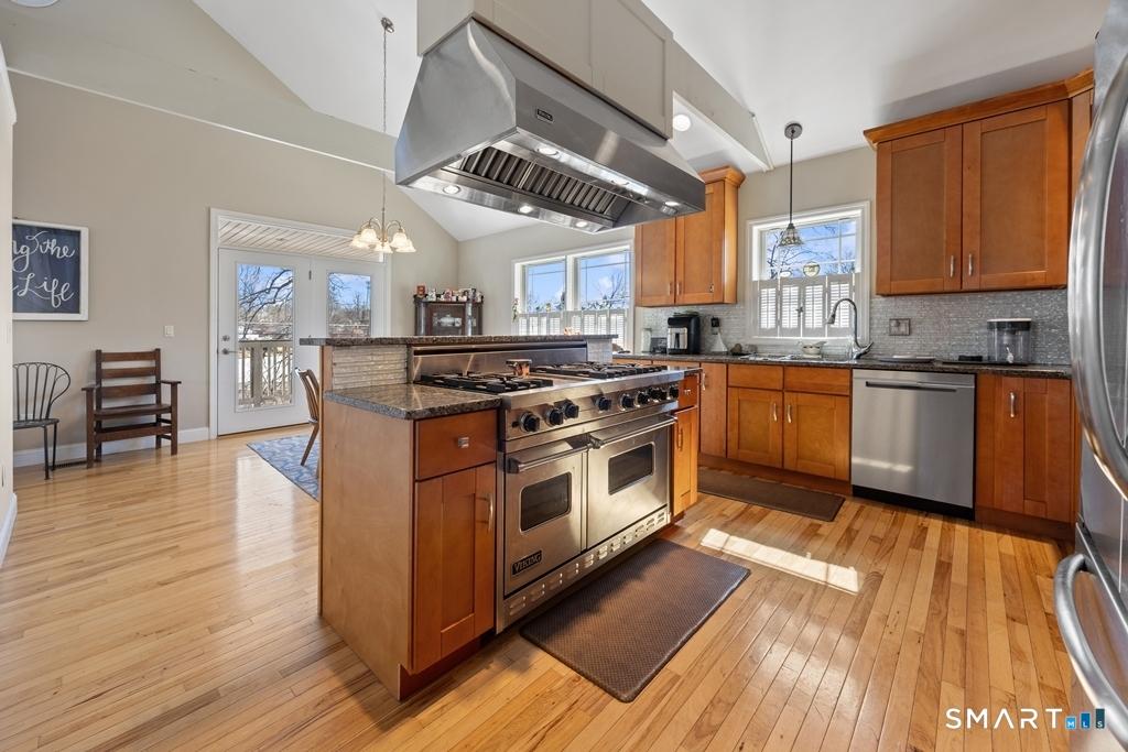Image 3: Kitchen to dining room