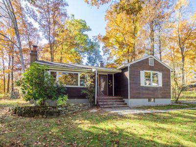 27 Woodland Way