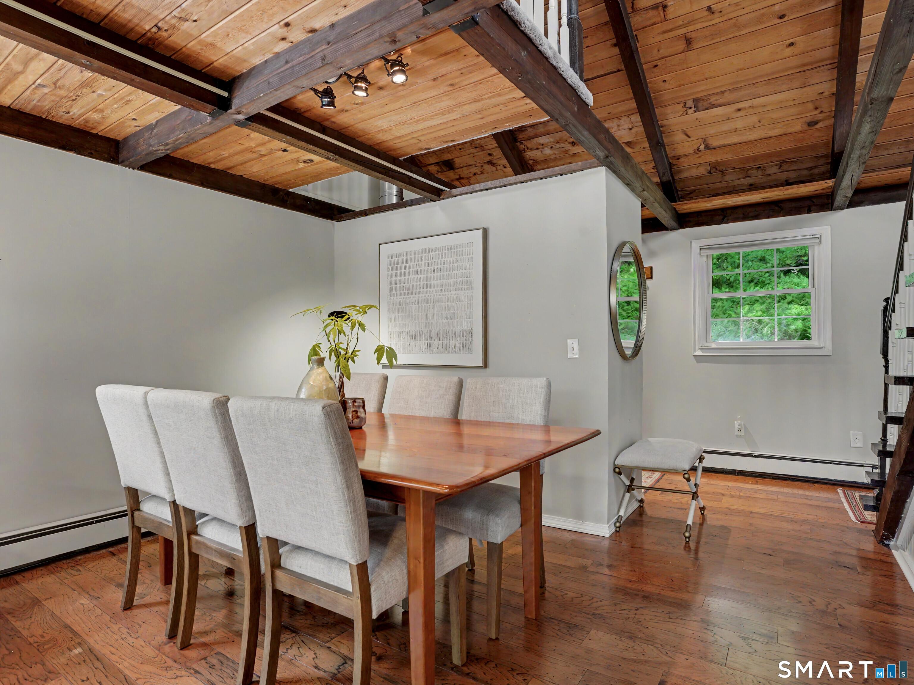 Image 3: The expansive flow starts in the Dining area...