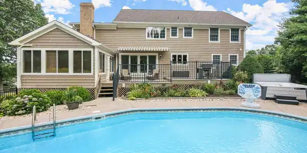 12 Woodridge Lane