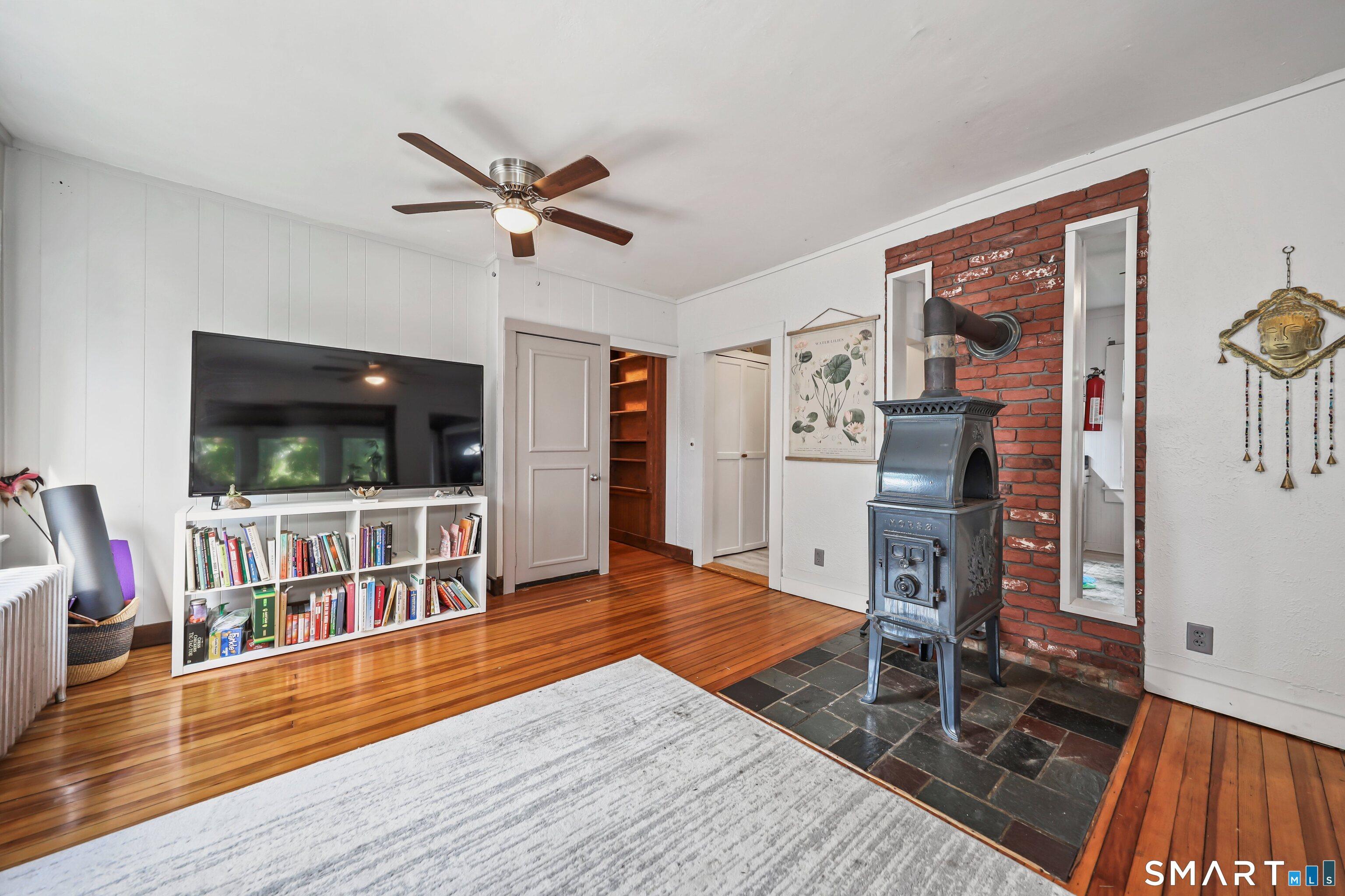 Image 4Living Room