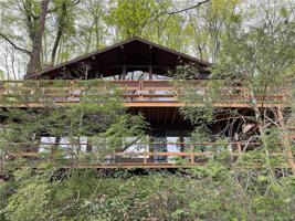 8 Hemlock Point Road