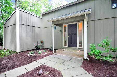 6 Weldon Court