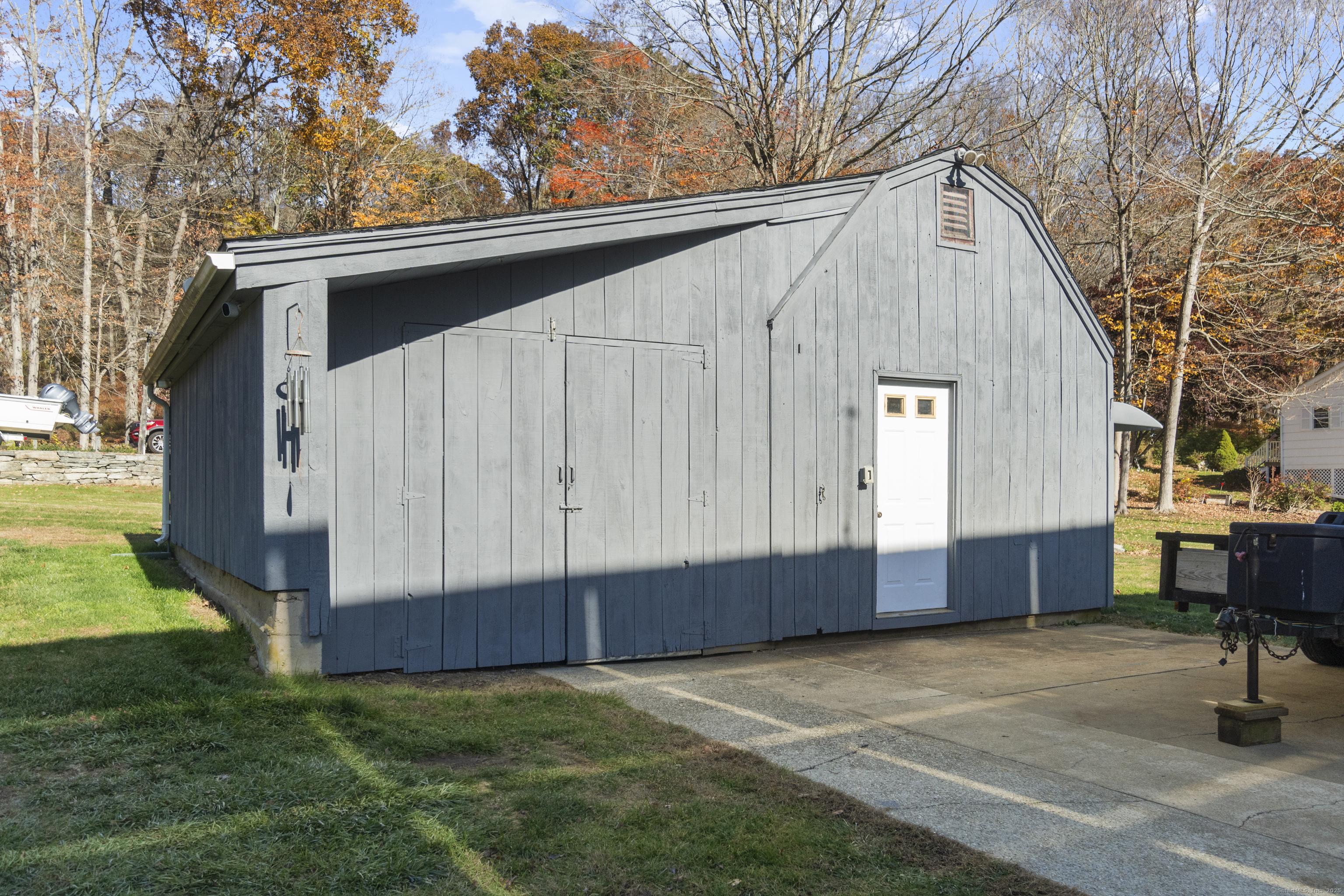 Image 4: Terrific barn /workshop