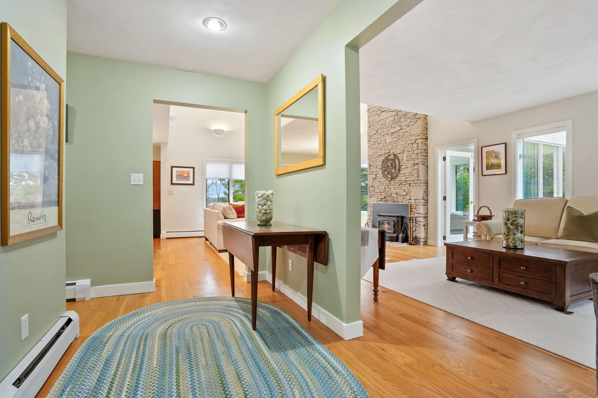 Image 4: Front Foyer