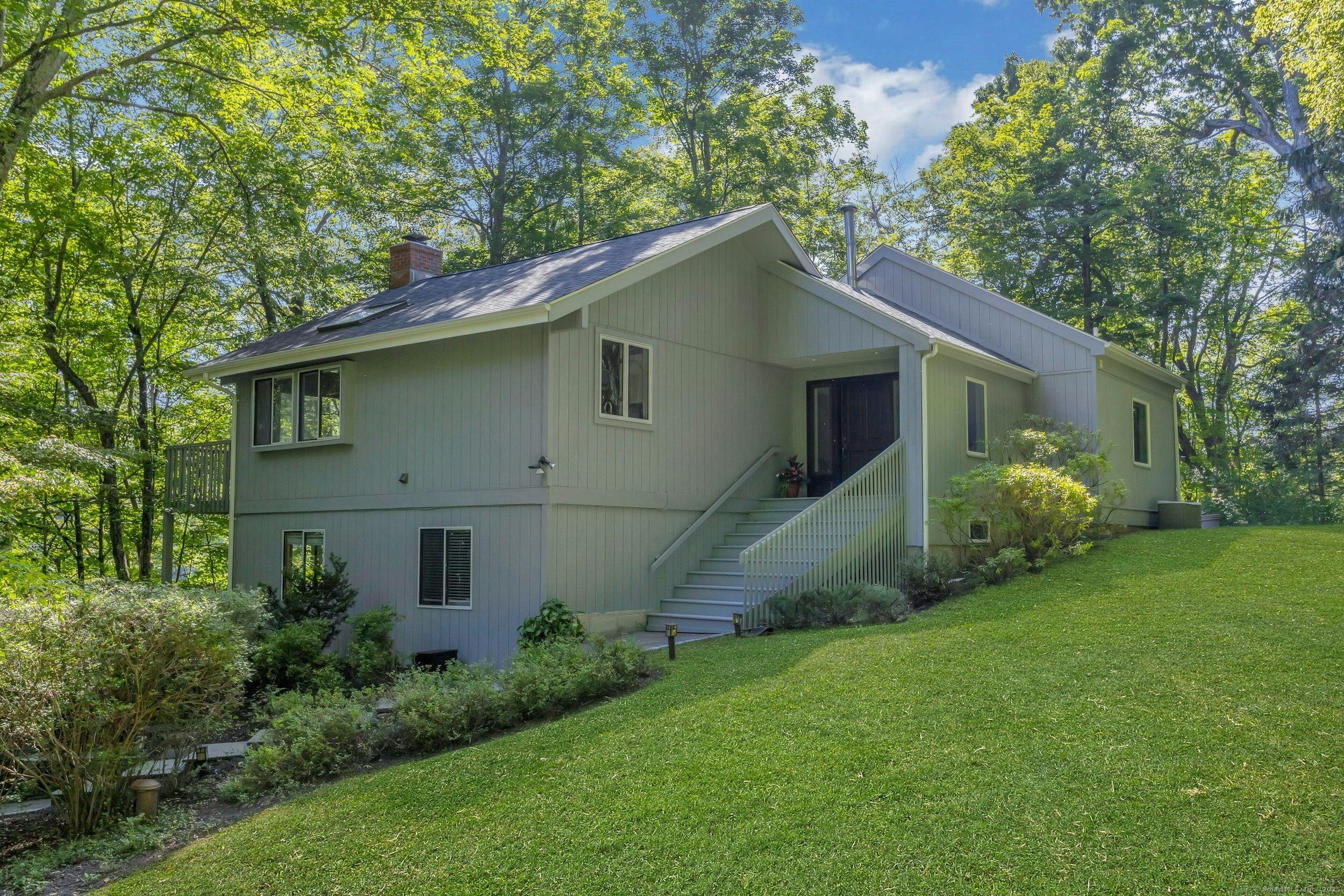 Image 1: Welcome to 73 Lakeside Drive!